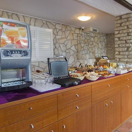 Hotel Plava Laguna Tisno Extérieur photo