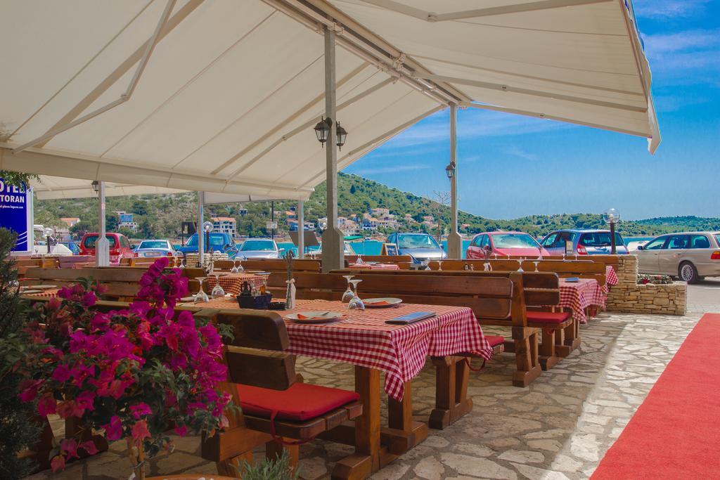 Hotel Plava Laguna Tisno Extérieur photo