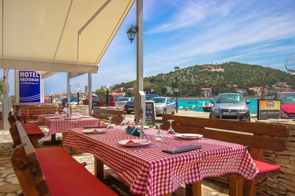 Hotel Plava Laguna Tisno Extérieur photo