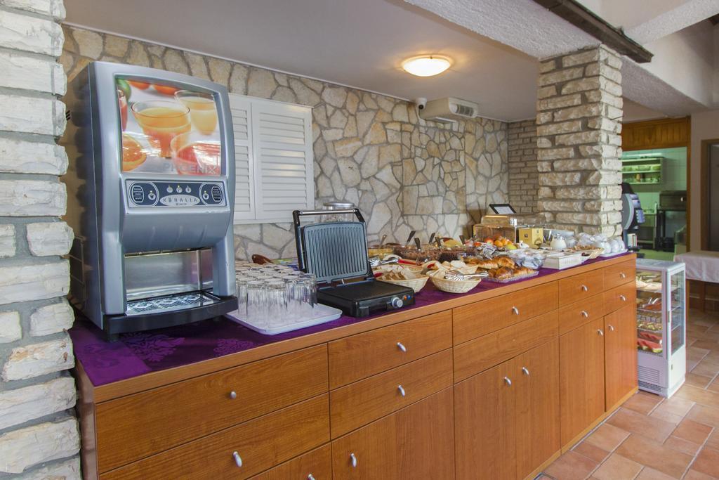 Hotel Plava Laguna Tisno Extérieur photo