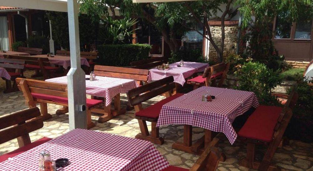 Hotel Plava Laguna Tisno Extérieur photo