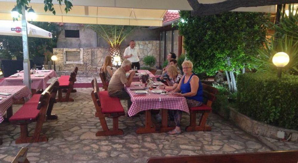 Hotel Plava Laguna Tisno Extérieur photo