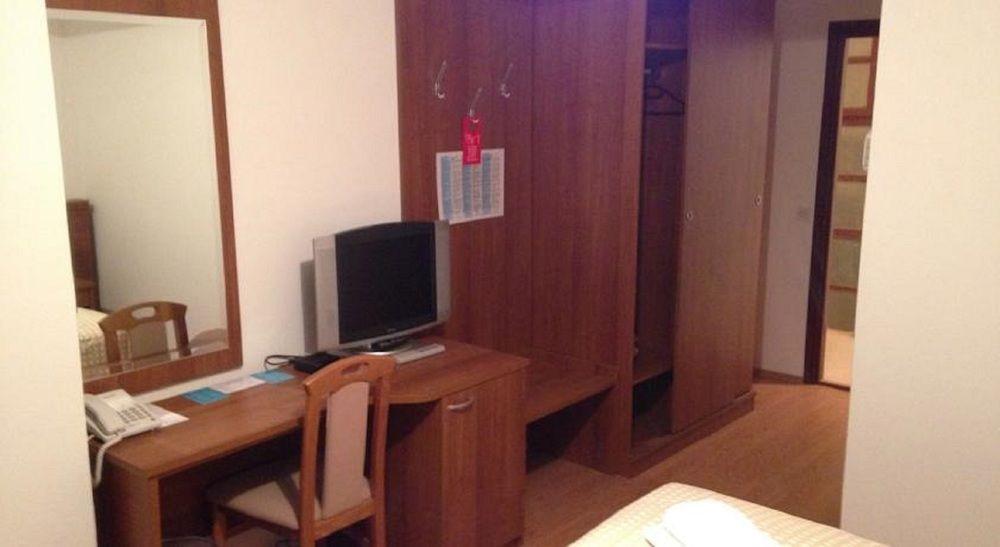 Hotel Plava Laguna Tisno Extérieur photo