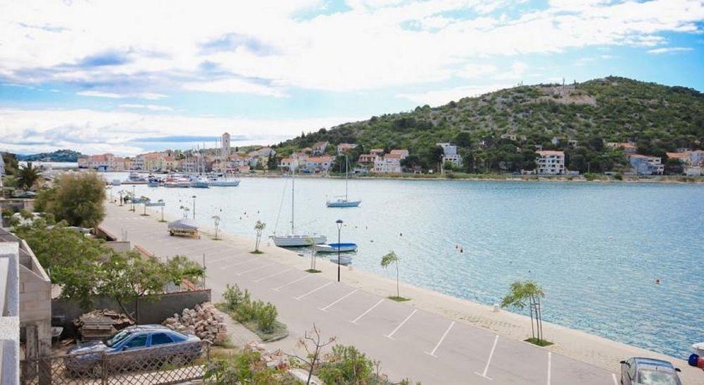 Hotel Plava Laguna Tisno Extérieur photo