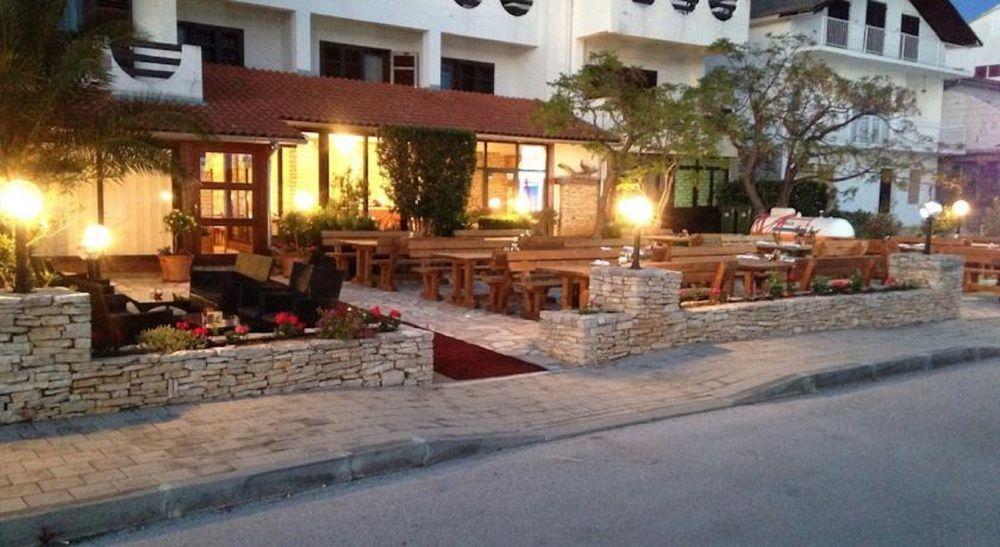 Hotel Plava Laguna Tisno Extérieur photo