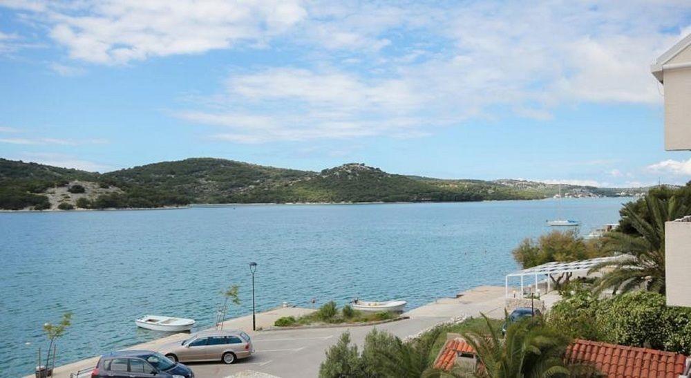 Hotel Plava Laguna Tisno Extérieur photo