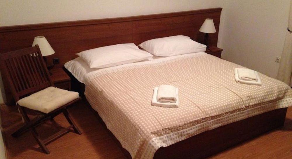 Hotel Plava Laguna Tisno Extérieur photo