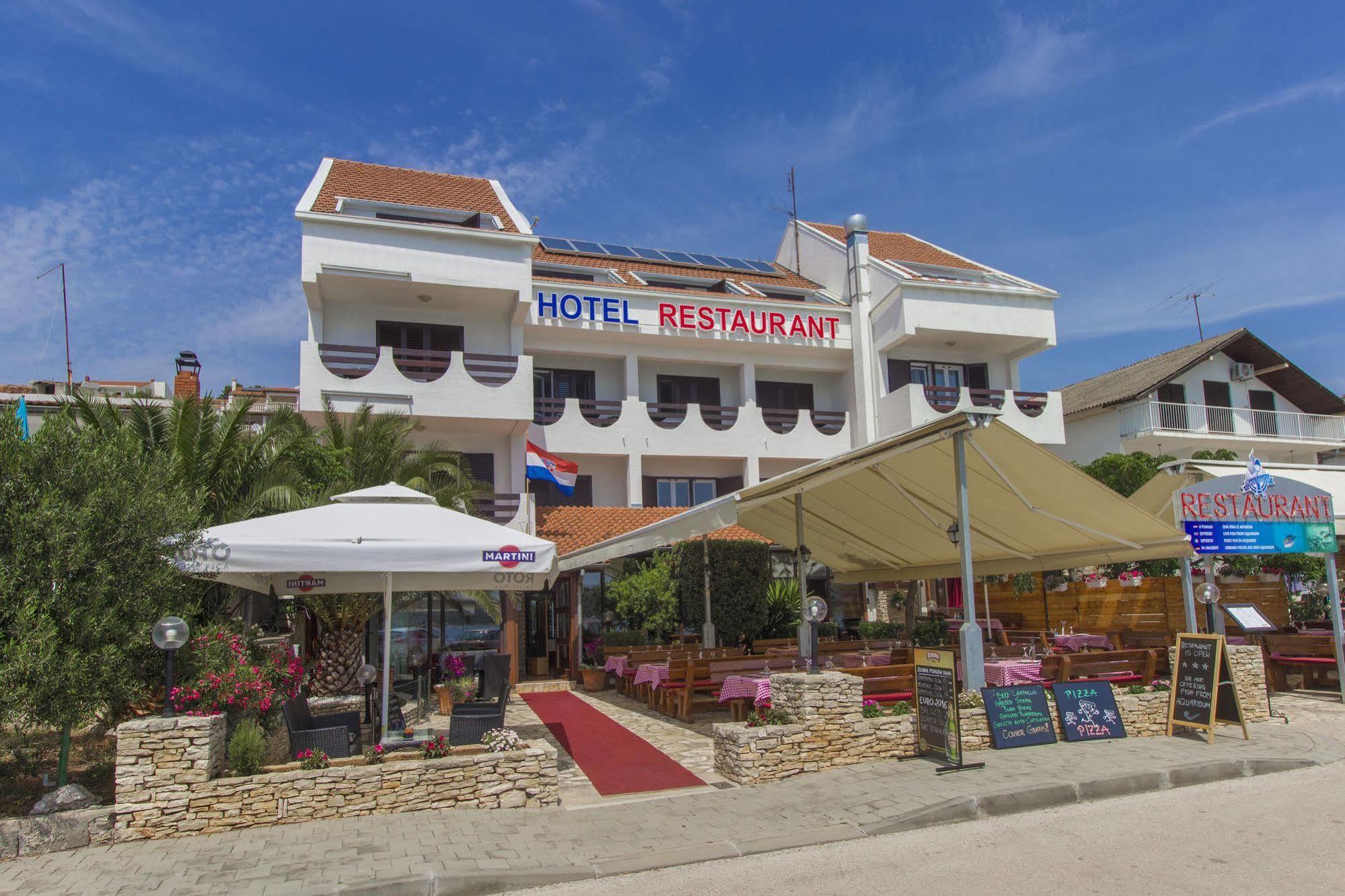 Hotel Plava Laguna Tisno Extérieur photo