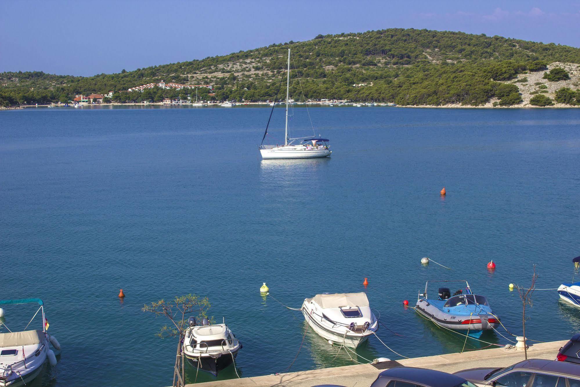 Hotel Plava Laguna Tisno Extérieur photo