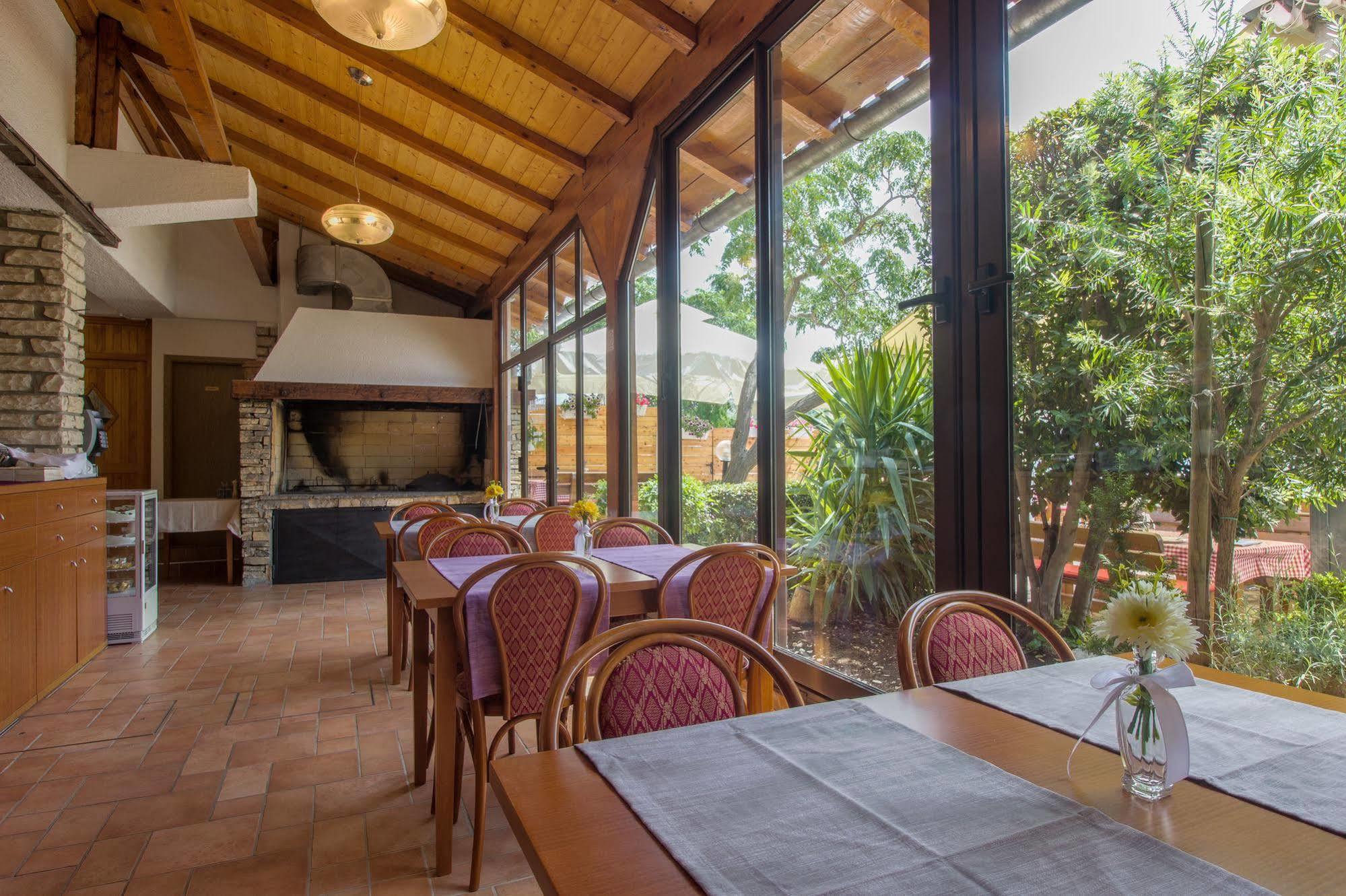Hotel Plava Laguna Tisno Extérieur photo