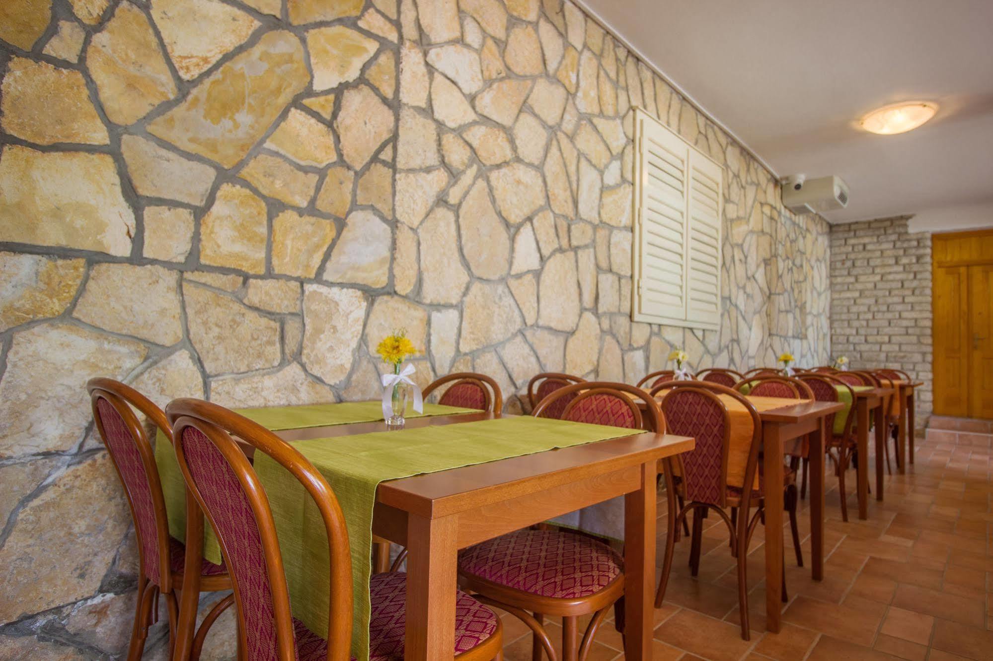 Hotel Plava Laguna Tisno Extérieur photo