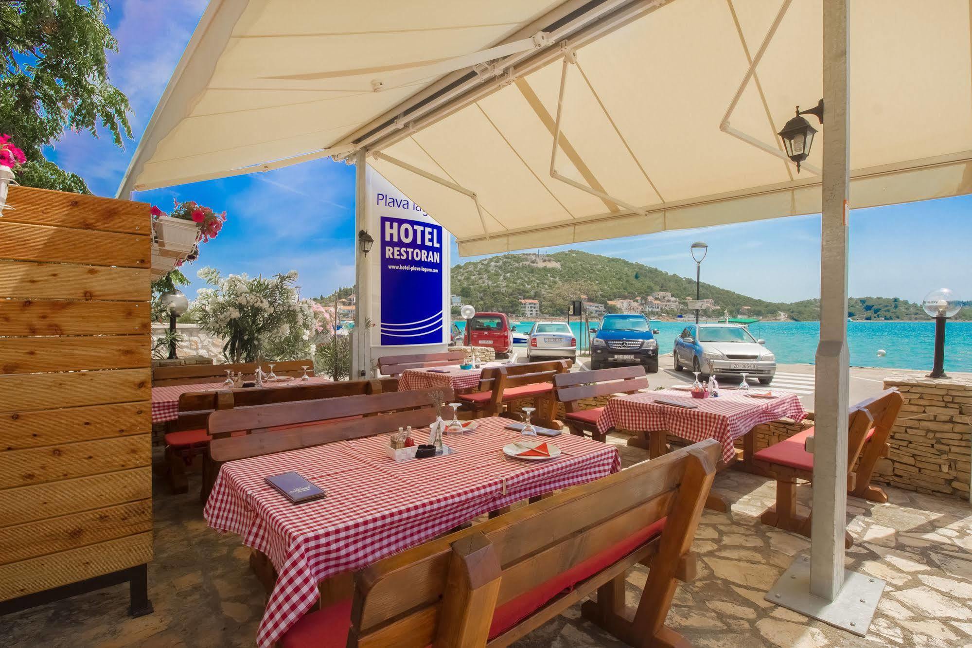 Hotel Plava Laguna Tisno Extérieur photo